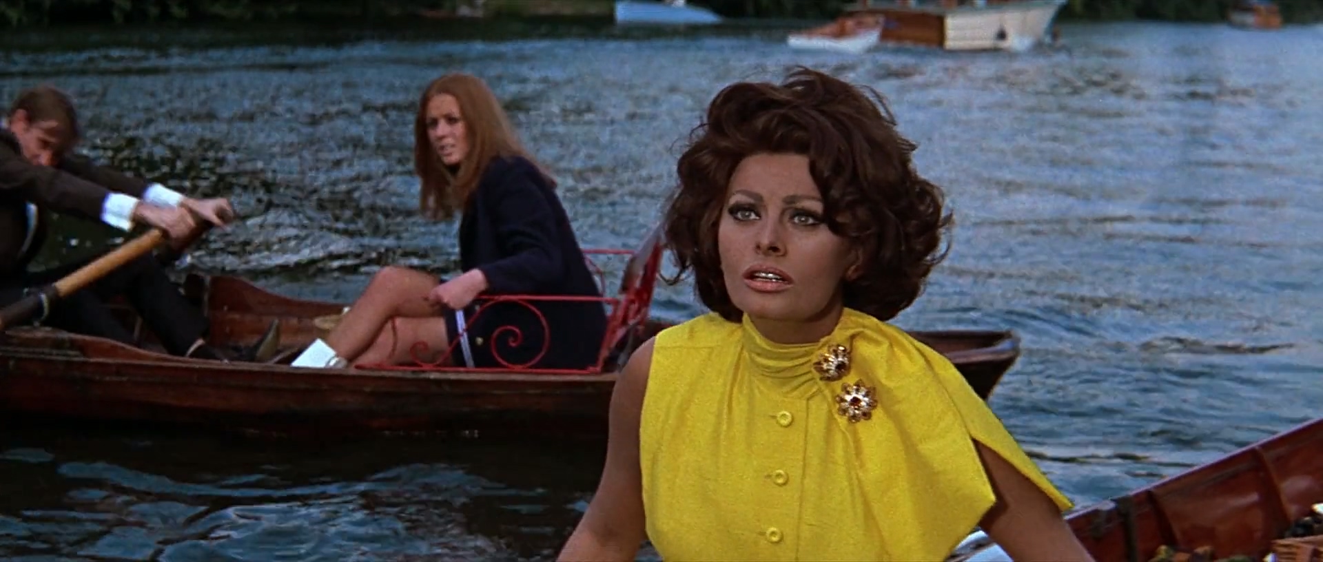 谍海密码战.Arabesque.1966.1080p.BluRay.mp4_20250212_164901.211.jpg