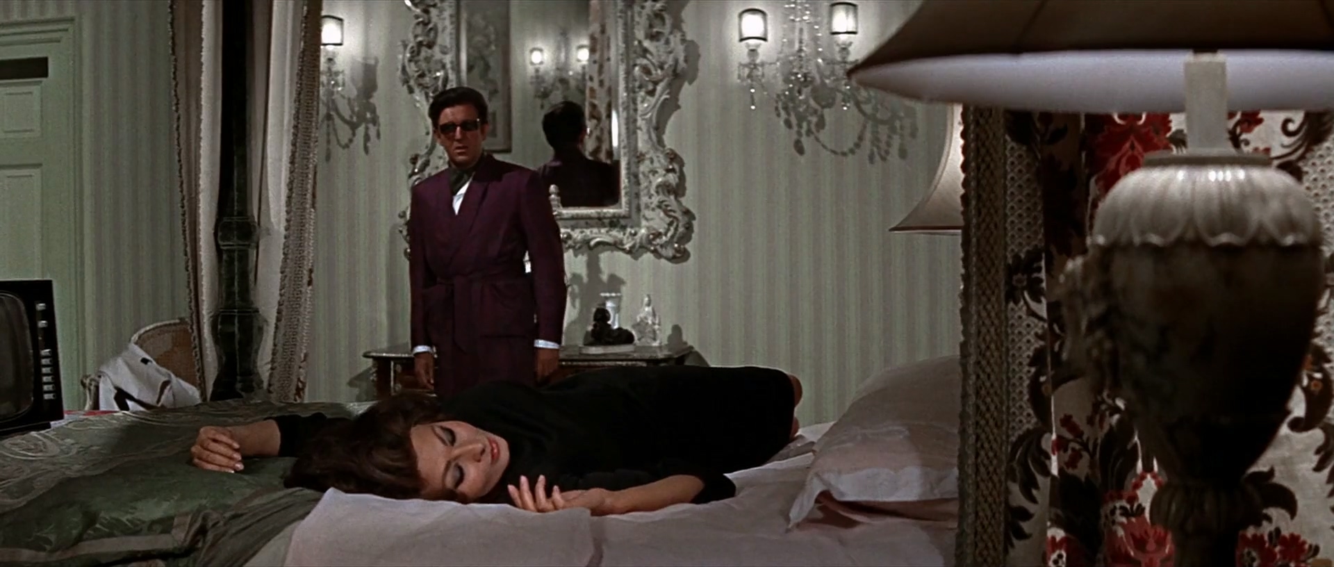 谍海密码战.Arabesque.1966.1080p.BluRay.mp4_20250212_164554.334.jpg