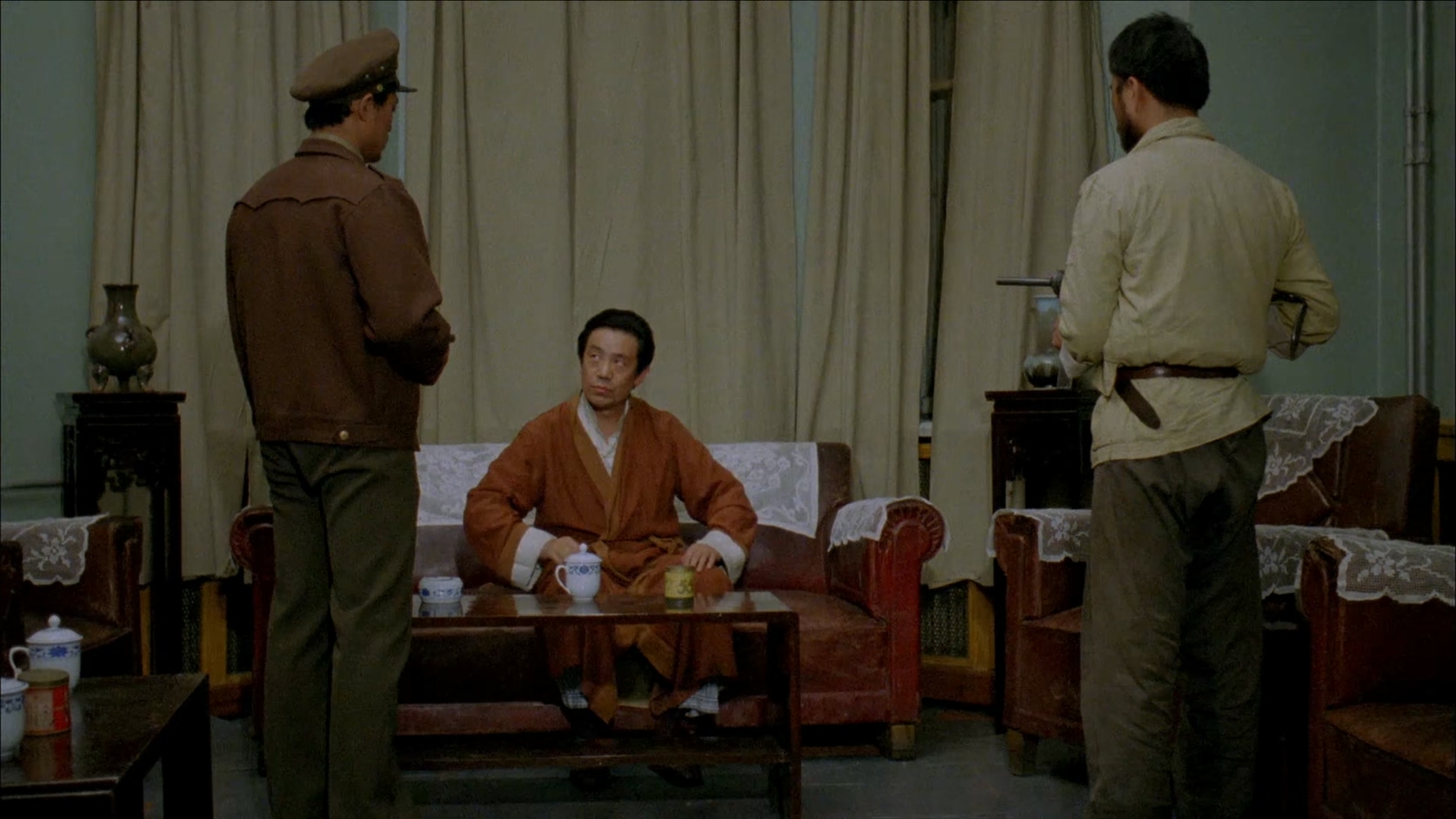 戴勋章的走私犯.mkv_20250302_114628.499.jpg
