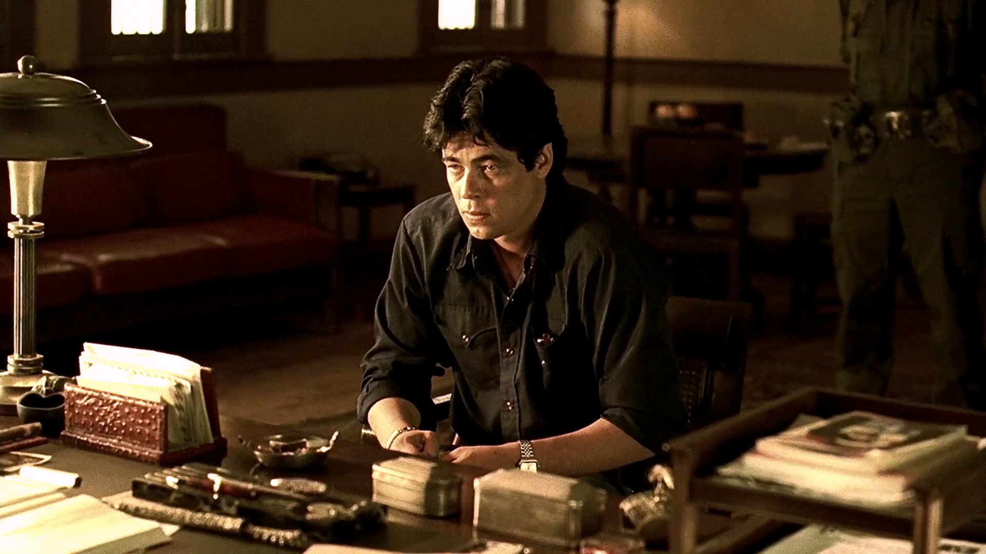 毒品网络.2000.BD1080P.AAC.H264.CHS.BT世界网.[www.btsj6.com].mp4_20250322_203711.329.jpg