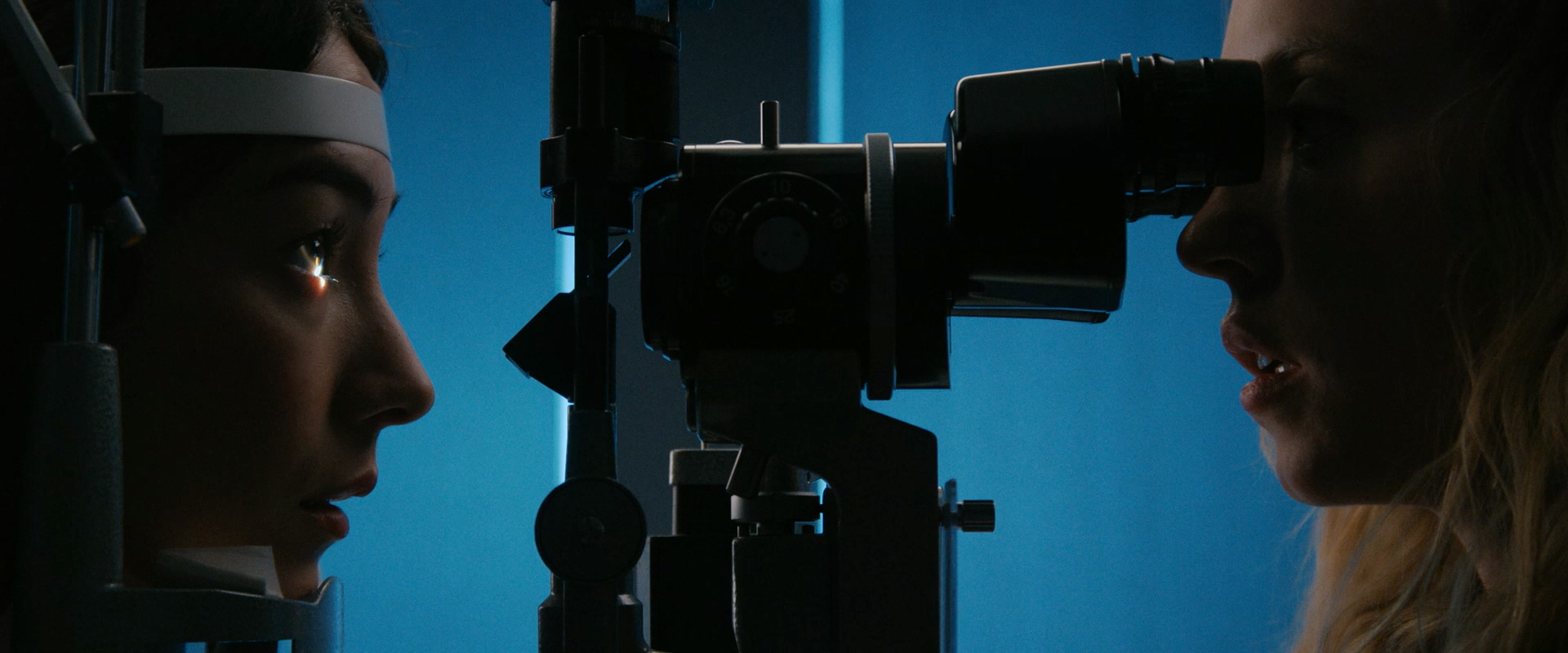 偷窥者.The.Voyeurs.2021.1080p.WEB.H264-TIMECUT.mkv_20250328_224922.764.jpg