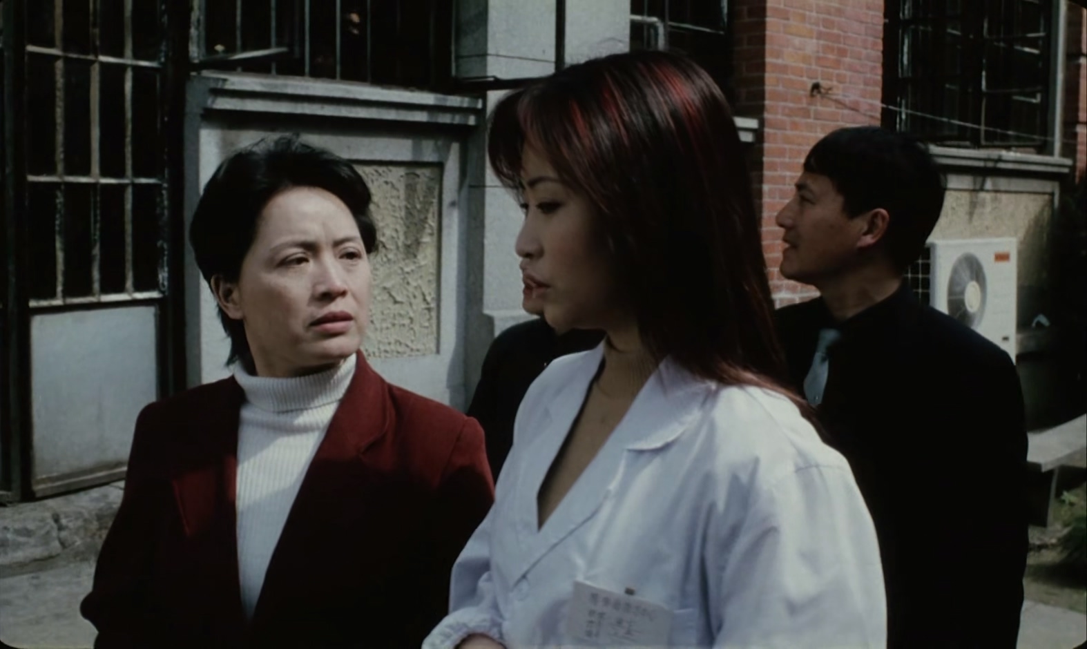 卡车上掉下的小提琴.mkv_20250330_103435.142.jpg