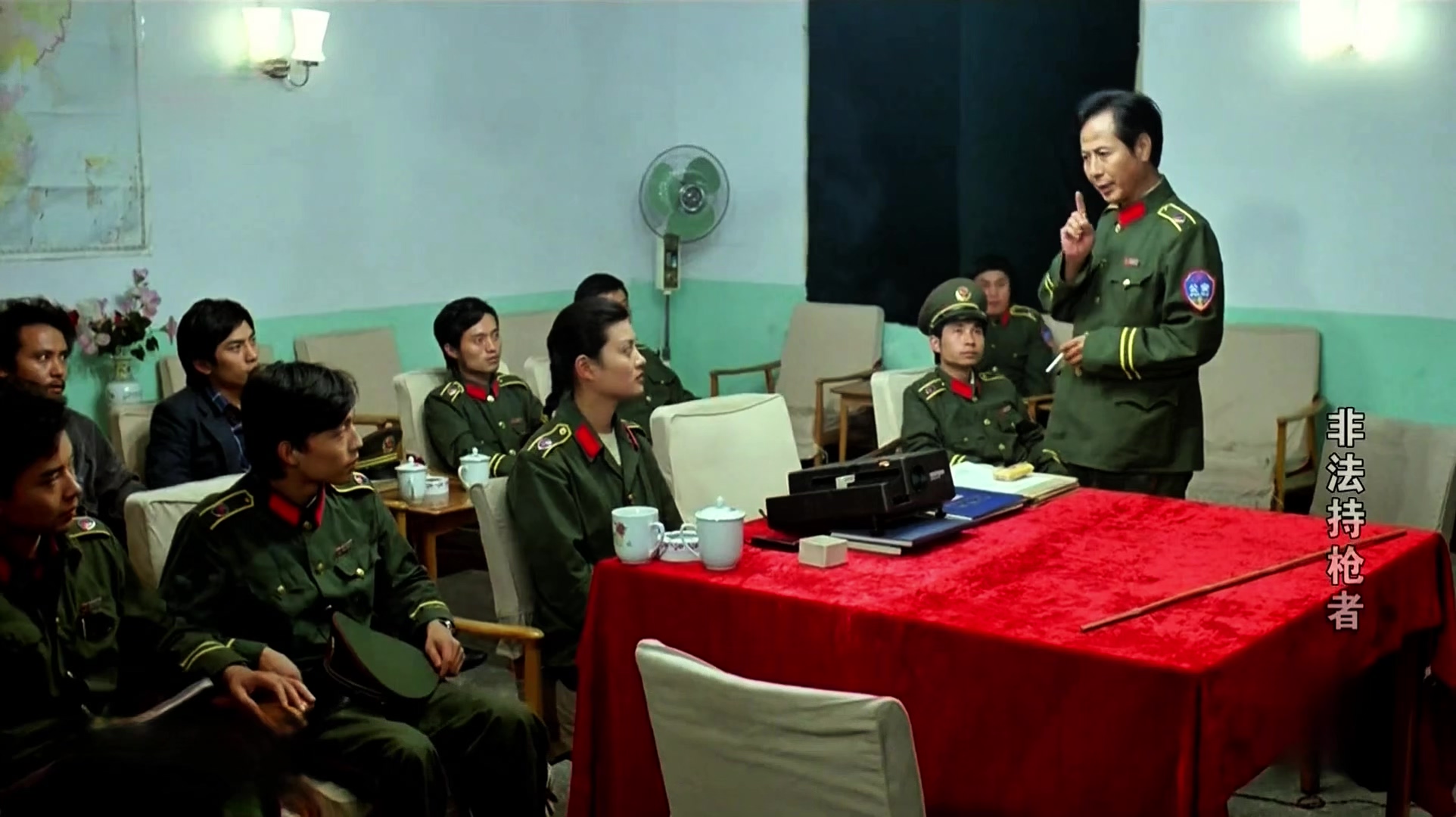 非法持枪者.mp4_20250403_012401.961.jpg