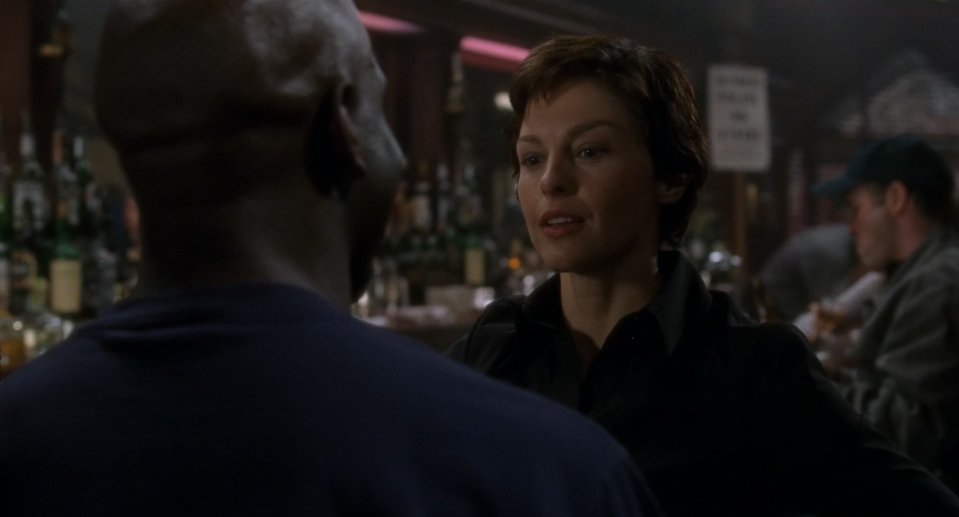 Twisted.2004.1080p.BluRay.x265.10bit.DTS-SONYHD.mkv_20250408_000108.694.jpg