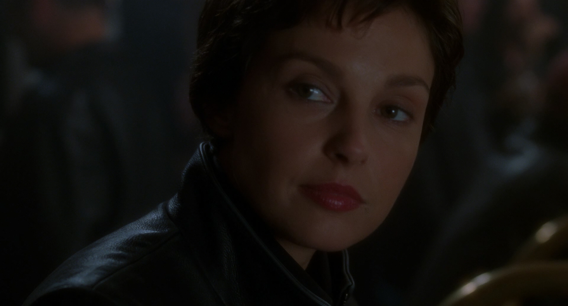 Twisted.2004.1080p.BluRay.x265.10bit.DTS-SONYHD.mkv_20250408_000144.859.jpg