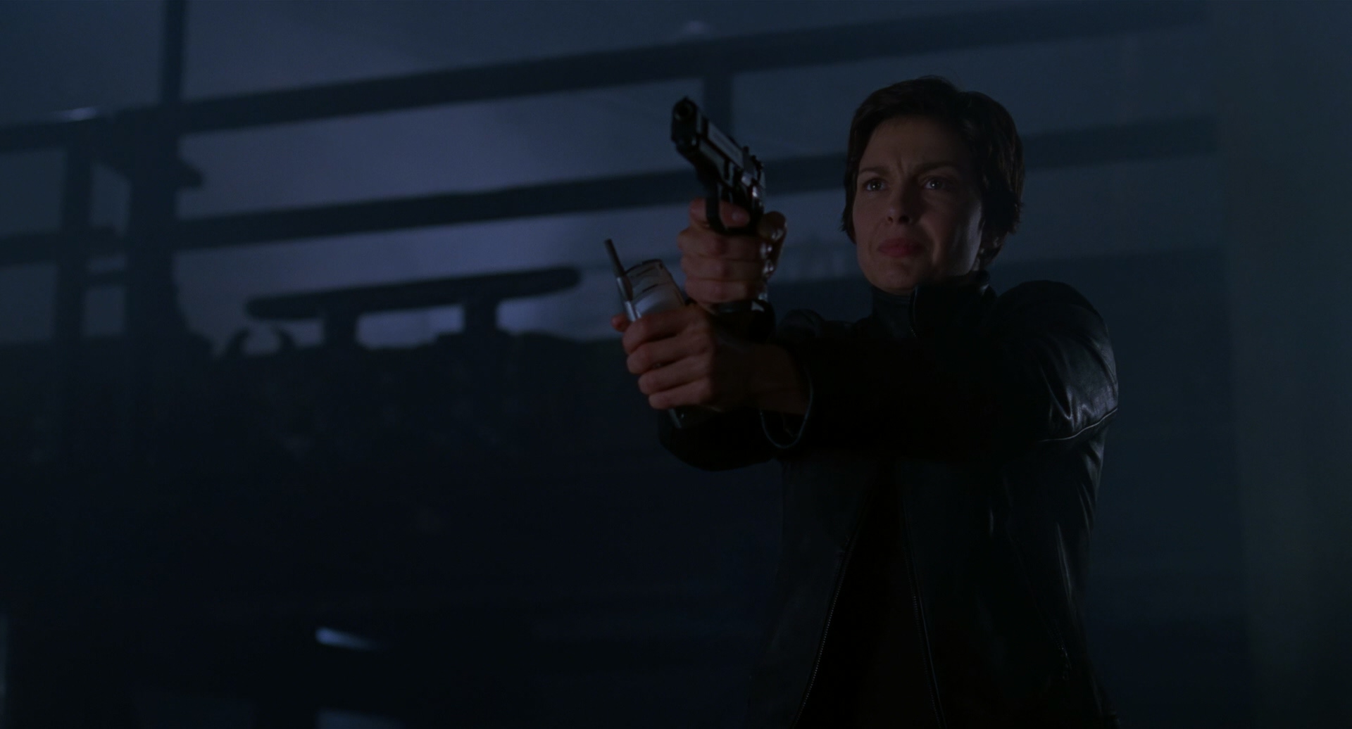 Twisted.2004.1080p.BluRay.x265.10bit.DTS-SONYHD.mkv_20250408_000412.893.jpg