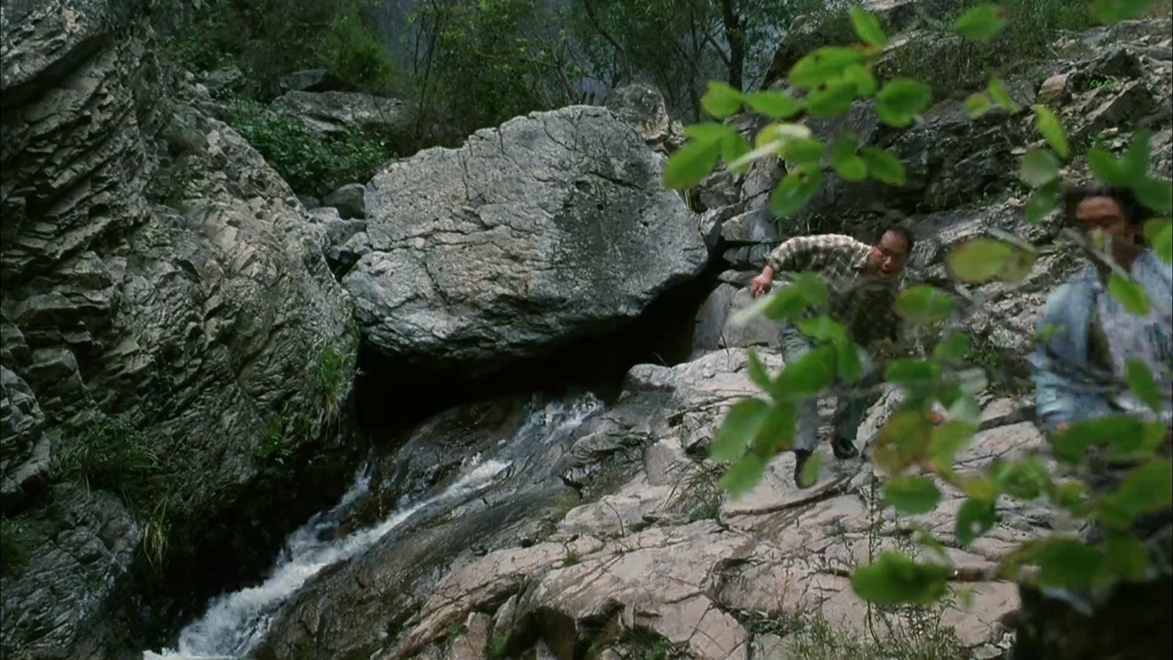 龙虎父子兵.MP4_20250409_101745.655.jpg