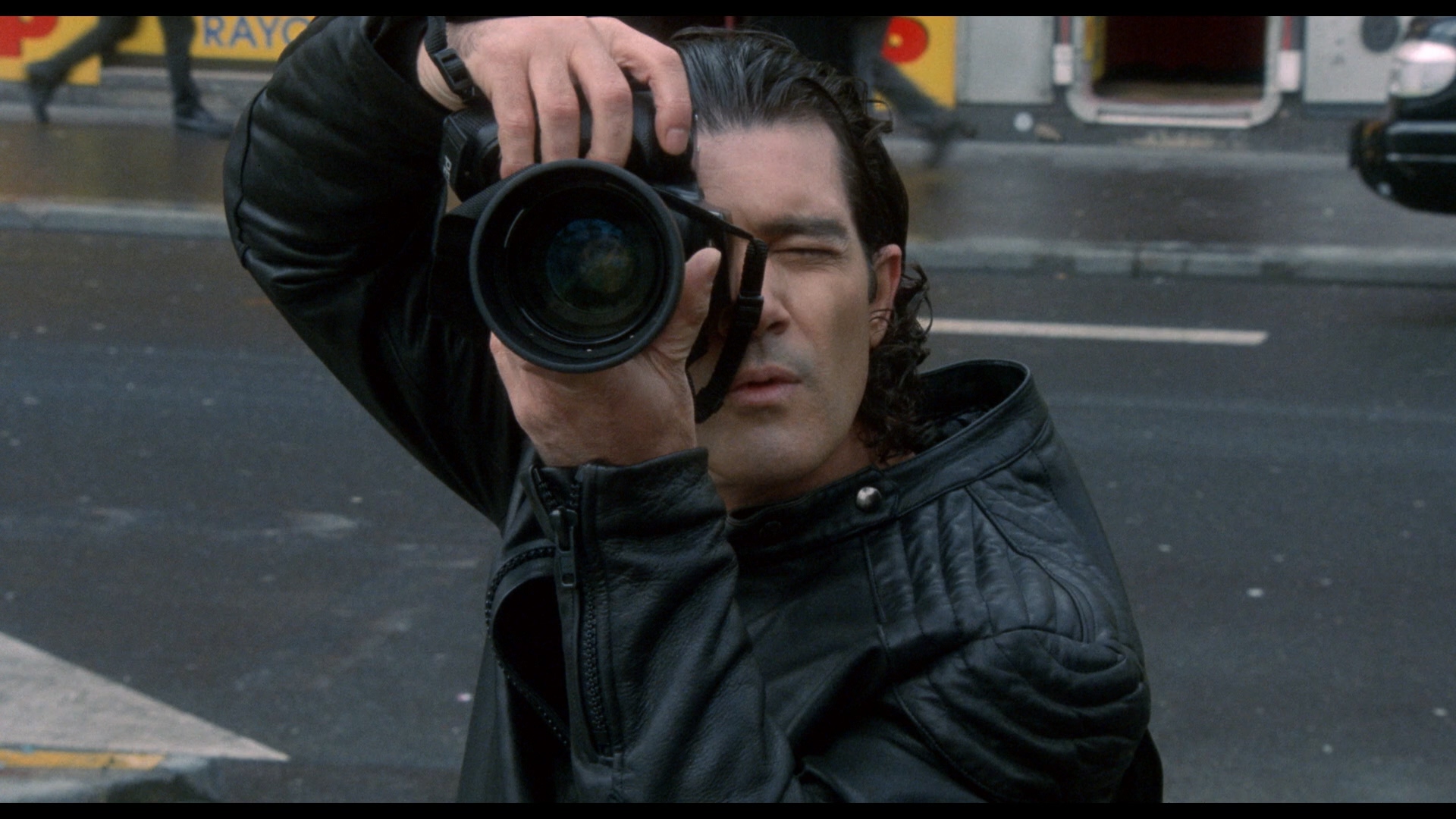 Femme.Fatale.2002.1080p.BluRay.Remux.AVC.DTS-HD.MA.5.1-SONYHD.mkv_20250413_094319.876.jpg