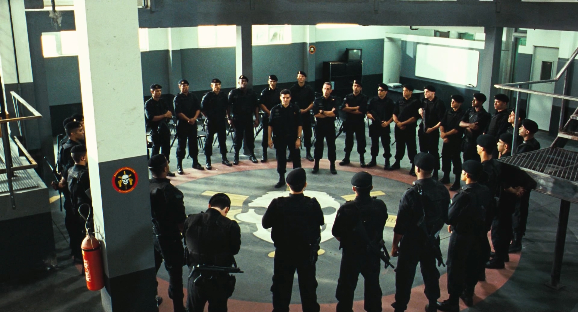 Tropa.de.Elite.2007.1080p.BluRay.x264.DTS-HDChina.mkv_20250417_213444.665.jpg