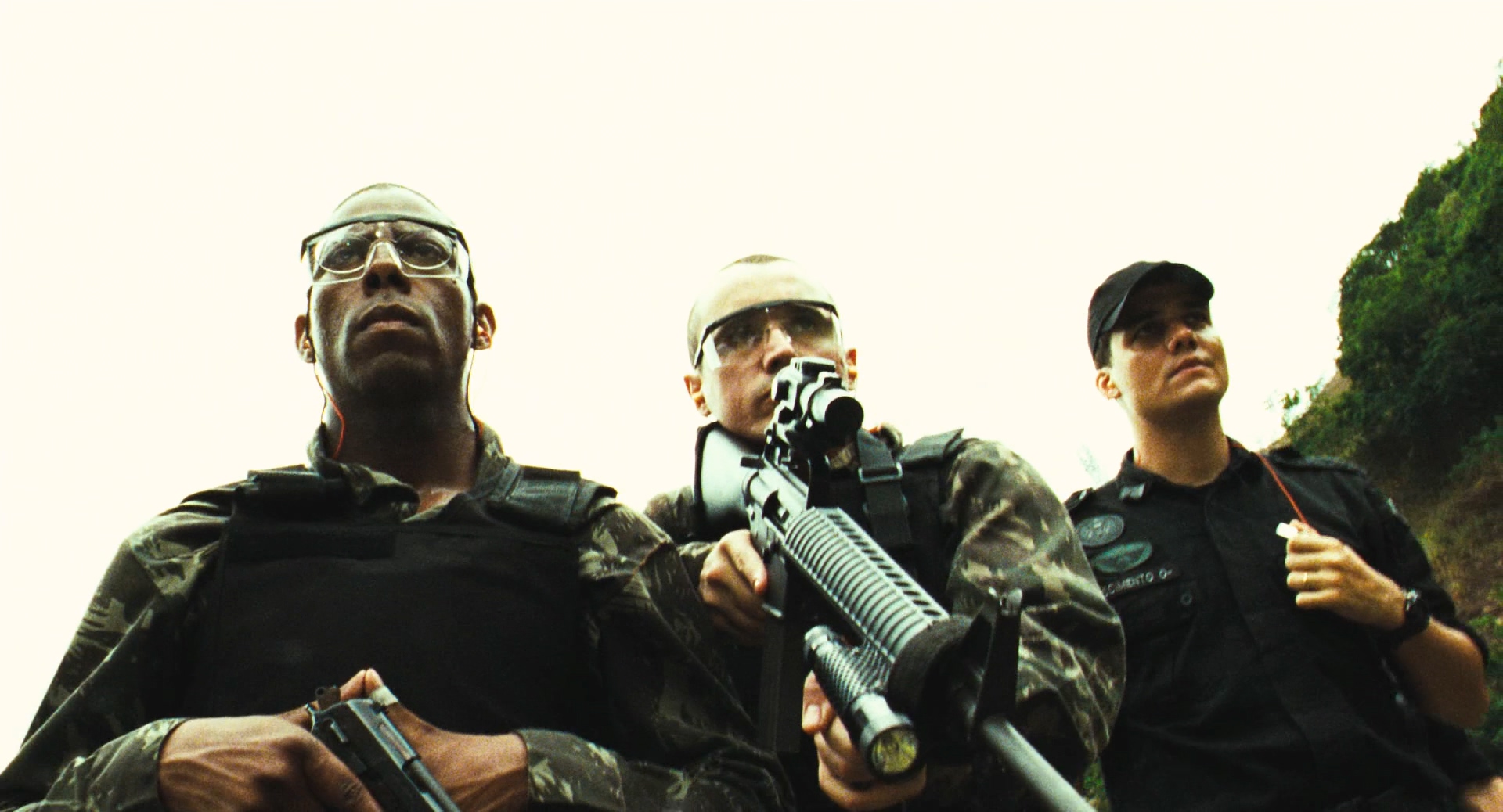 Tropa.de.Elite.2007.1080p.BluRay.x264.DTS-HDChina.mkv_20250417_215253.130.jpg