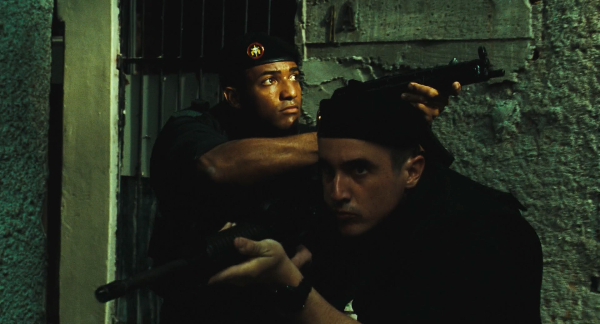 Tropa.de.Elite.2007.1080p.BluRay.x264.DTS-HDChina.mkv_20250417_215626.611.jpg