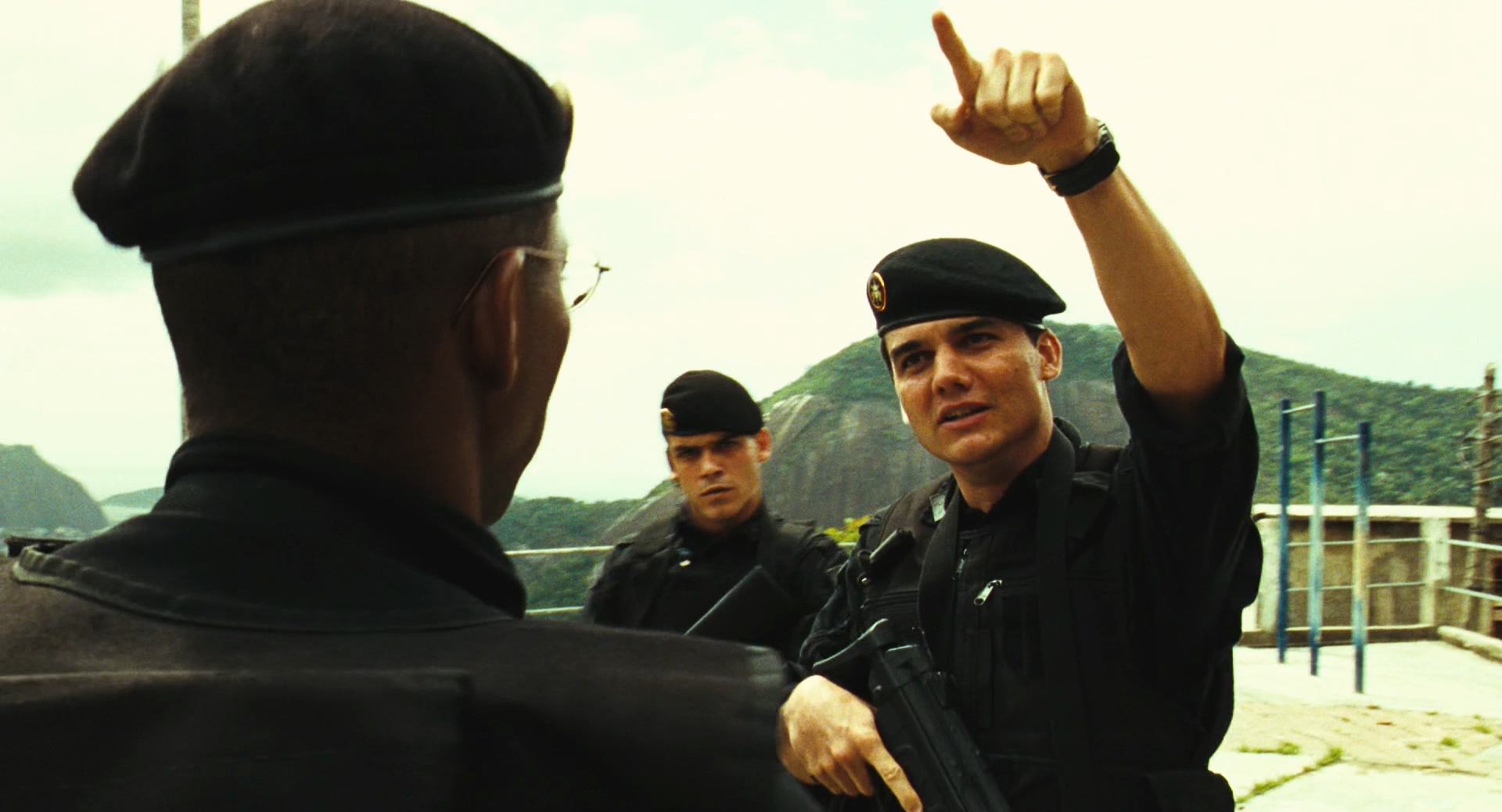 Tropa.de.Elite.2007.1080p.BluRay.x264.DTS-HDChina.mkv_20250417_222857.523.jpg
