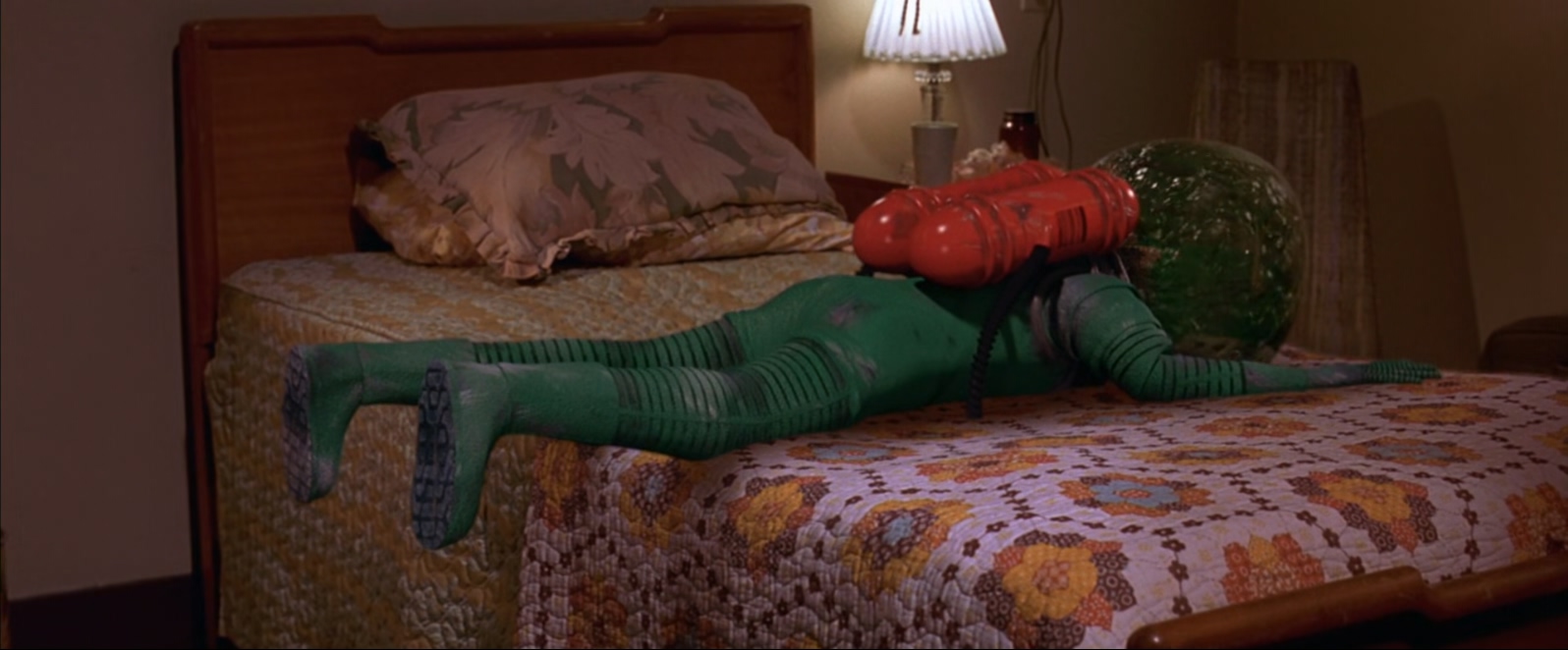火星人玩转地球.Mars.Attacks.1996.1080p.BluRay.x265.2audio-RARBG特效字幕.mkv_2025.jpg