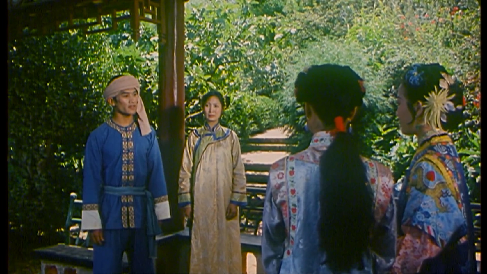 奇情侠侣.MP4_20250426_102745.419.jpg