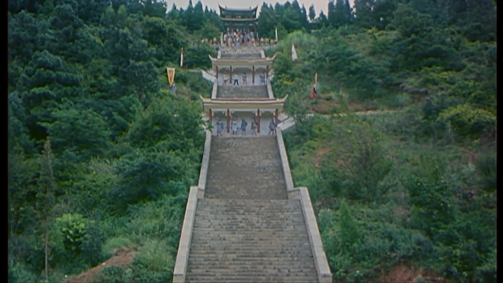 奇情侠侣.MP4_20250426_102734.022.jpg
