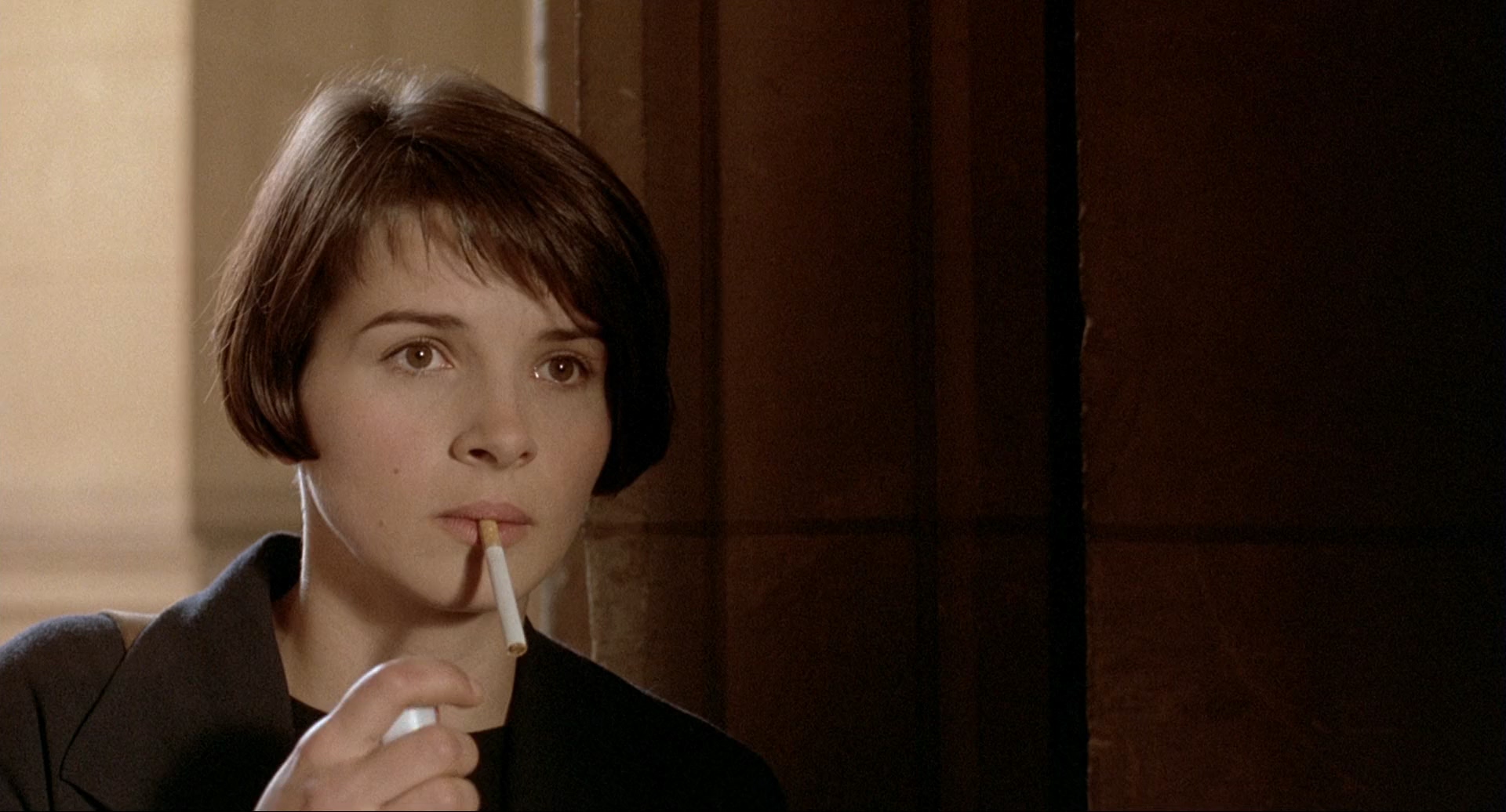 [蓝白红三部曲之蓝].Three.Colors.Blue.1993.CC.1080p.BluRay.x264.DTS.3Audios-CMCT..jpg