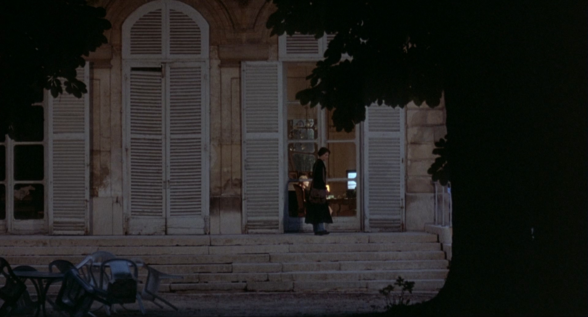 [蓝白红三部曲之蓝].Three.Colors.Blue.1993.CC.1080p.BluRay.x264.DTS.3Audios-CMCT..jpg