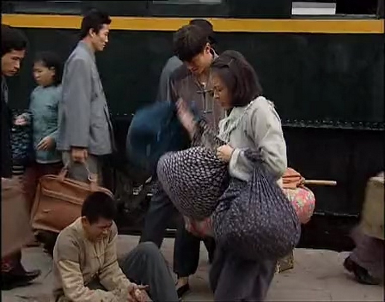 戈壁母亲 01.flv_20250511_232248.539.jpg