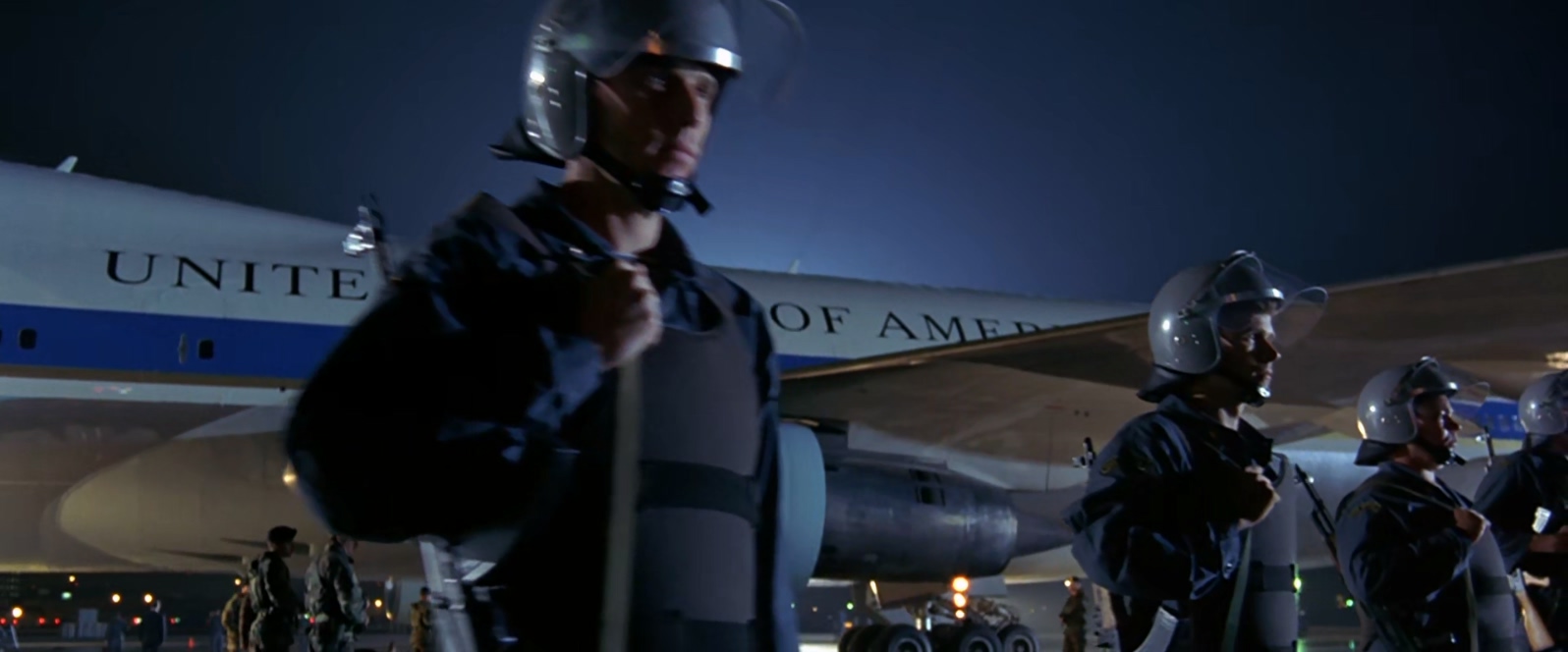 空军一号.Air.Force.One.1997. BluRay.1080p.AC3.HEVC. AC3.国英双语.特效字幕.mkv_20.jpg