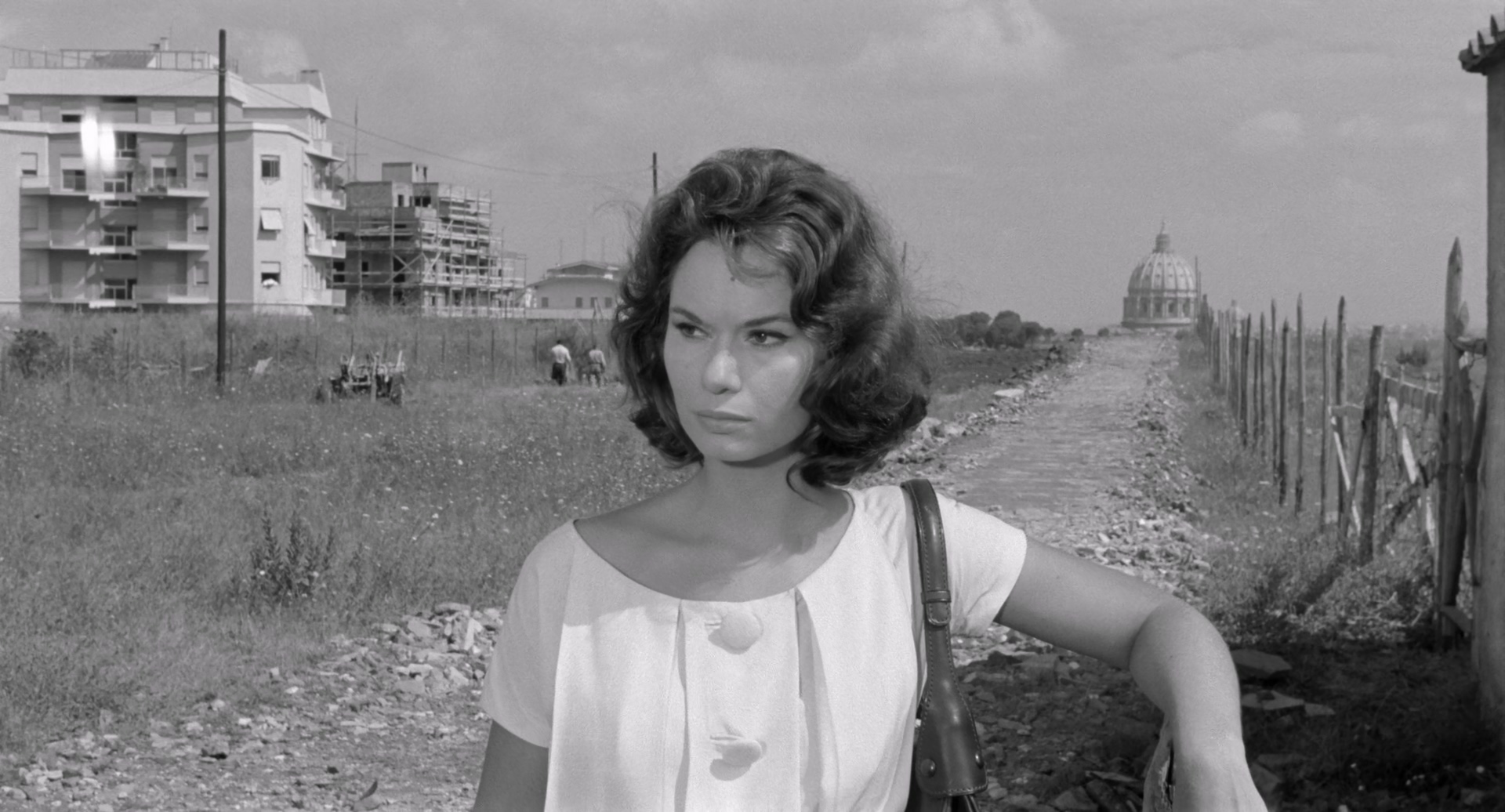 The Adventure.1960.CC.1080p.BluRay.x265.10bit.FLAC.1.0-QuickIO.mkv_20250520_010512.049.jpg