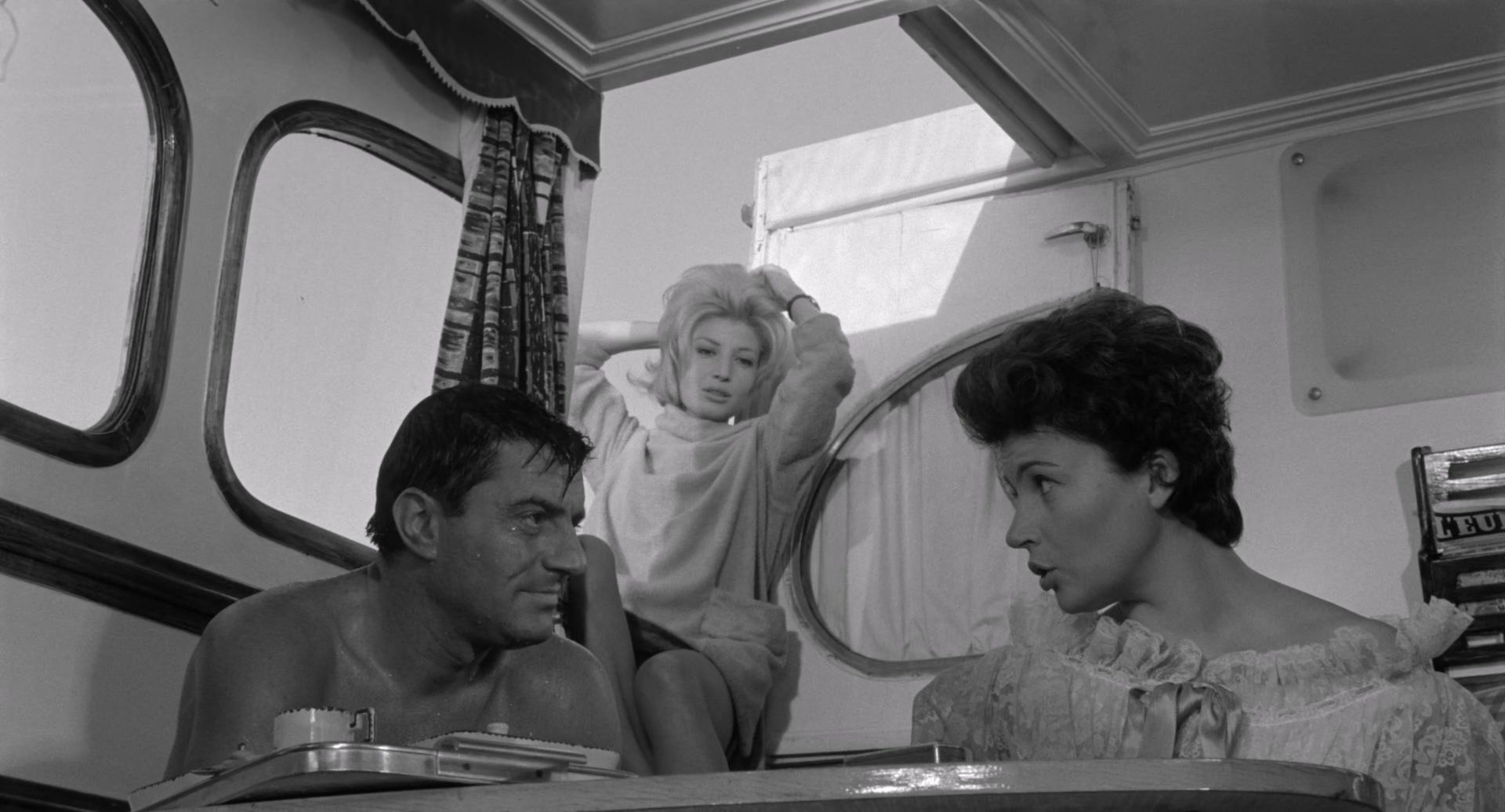 The Adventure.1960.CC.1080p.BluRay.x265.10bit.FLAC.1.0-QuickIO.mkv_20250520_010624.445.jpg