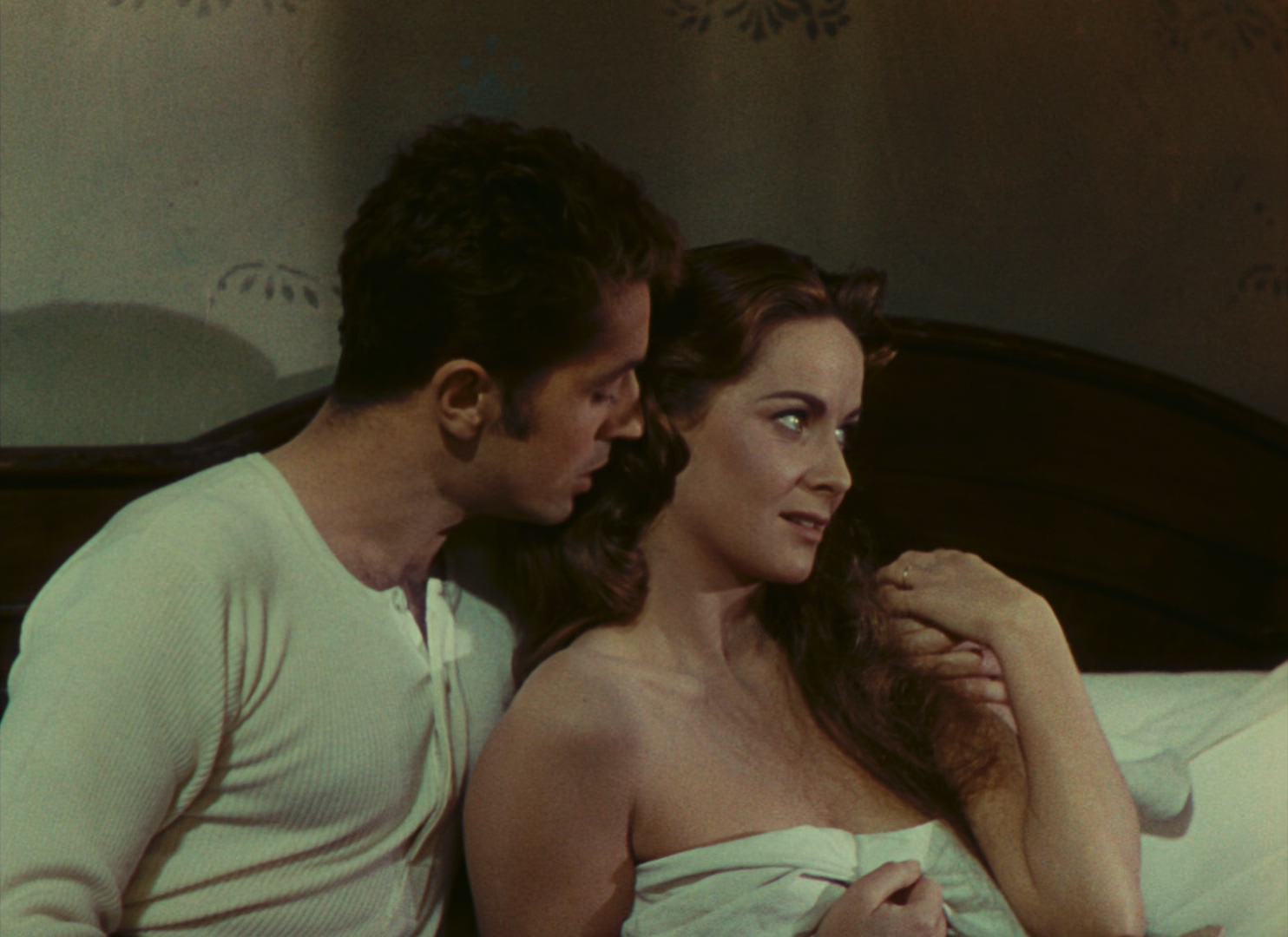 Senso.1954.CC.BluRay.1080p.DTS-HD.MA1.0.x265.10bit-ALT.mkv_20250529_223550.412.jpg