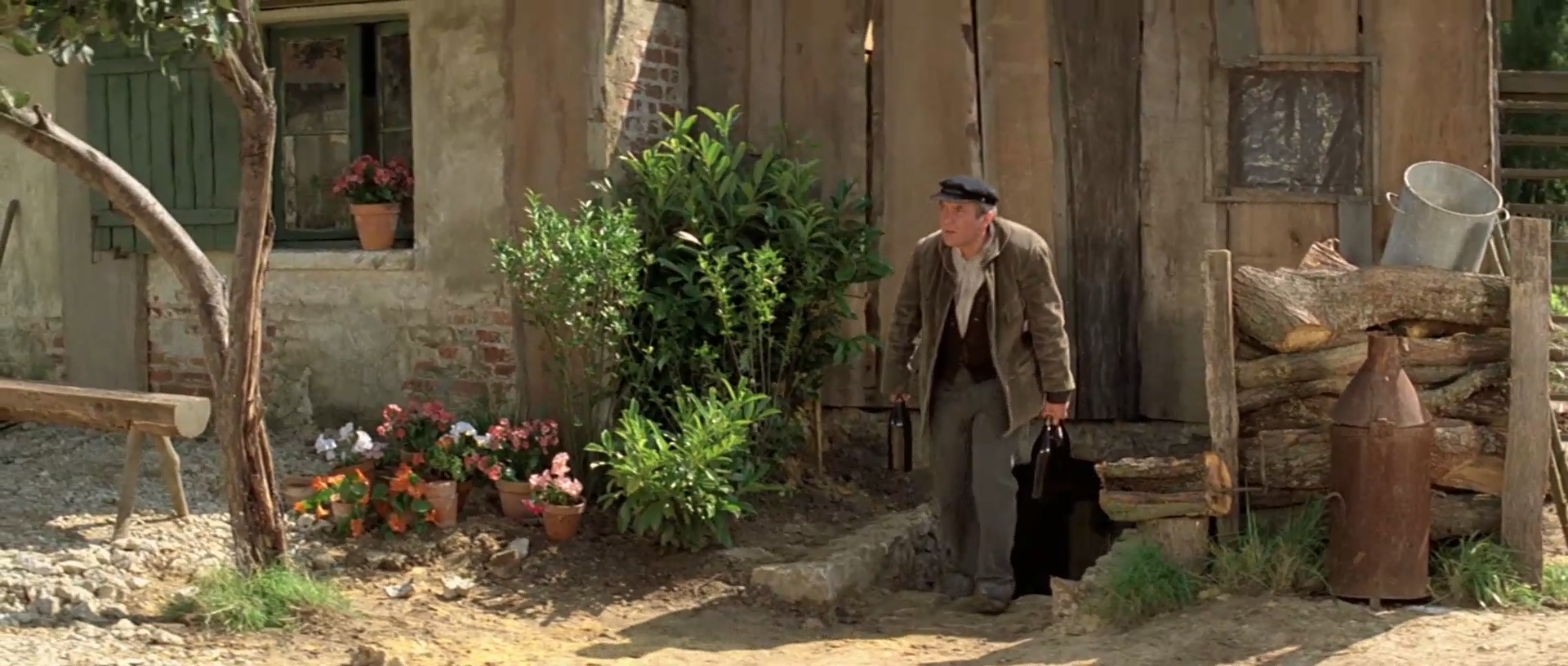 [天外来客]国语[1981][喜剧 科幻][法国].mp4_20250531_162920.539.jpg