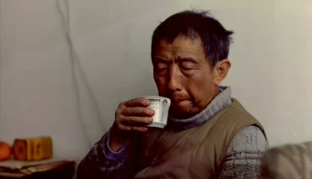 远离战争的年代.Far Bemoved from the War Age.1987.DVD.X264.AAC.HALFCD.mkv_2025061.jpg