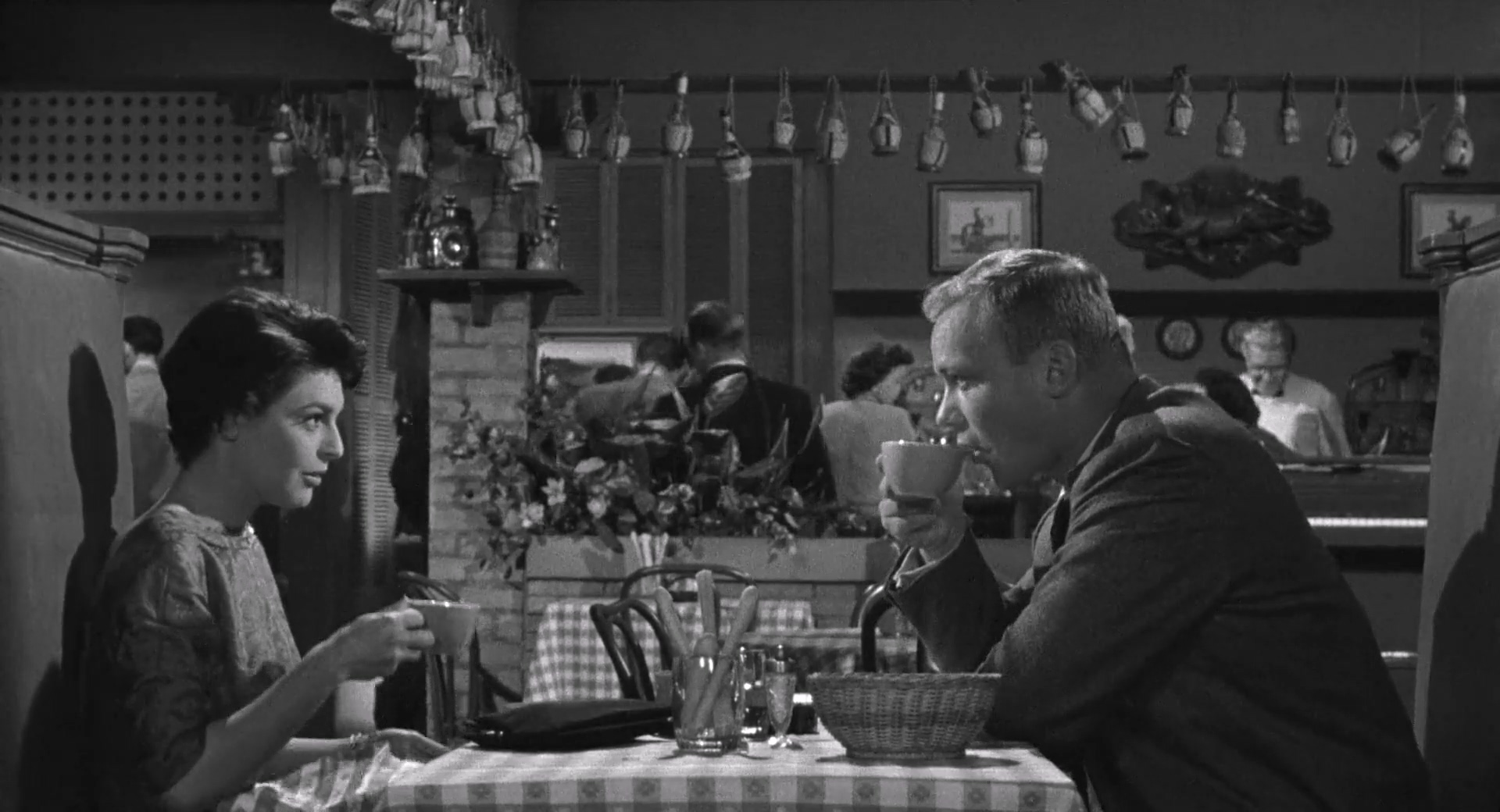 夜幕 1080p 1956.mp4_20250621_132742.987.jpg