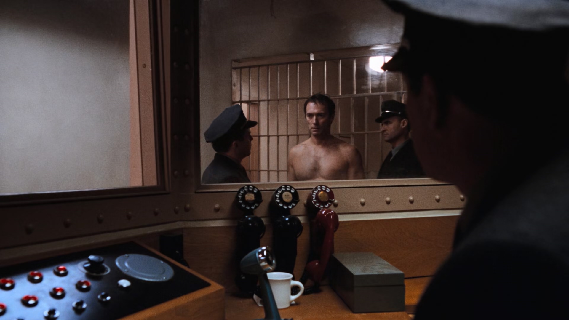 Escape.from.Alcatraz.1979.REMASTERED.1080p.BluRay.x265-RARBG.mkv_20250625_141600.611.jpg