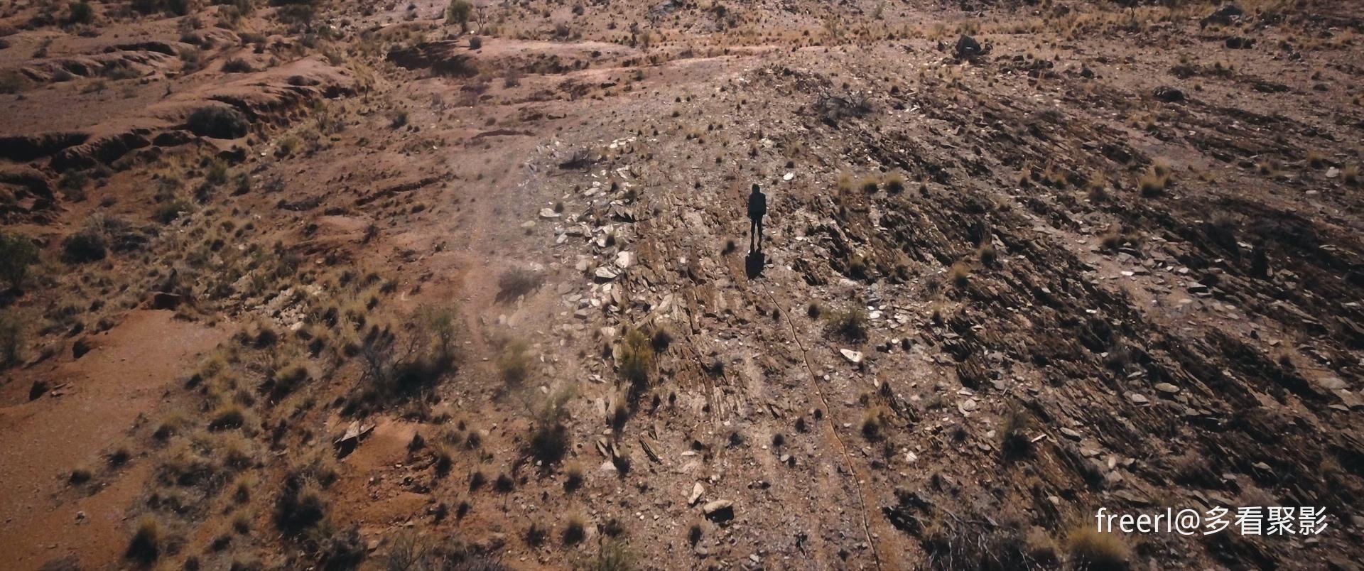 荒野求生.Outback.2019.1080p.BluRay.x265.流媒体国英双语中字.mkv_20251023_112144.957.jpg 荒野求生.Outback.2019.1080p.BluRay.x265.流媒体国英双语中字.mkv_20251023_112144.957.jpg
