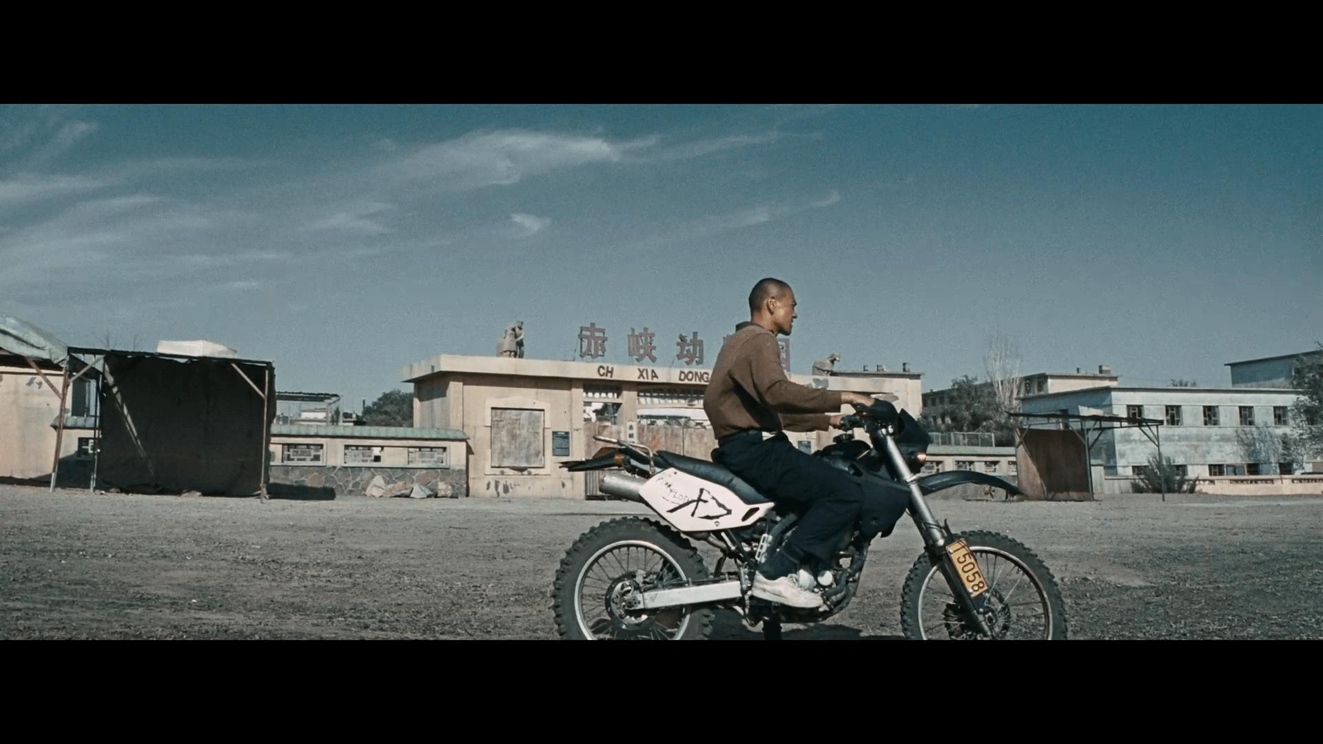 狗阵(2024)-法版原盘Remux-国语-内挂软字幕_15-43 (1).png