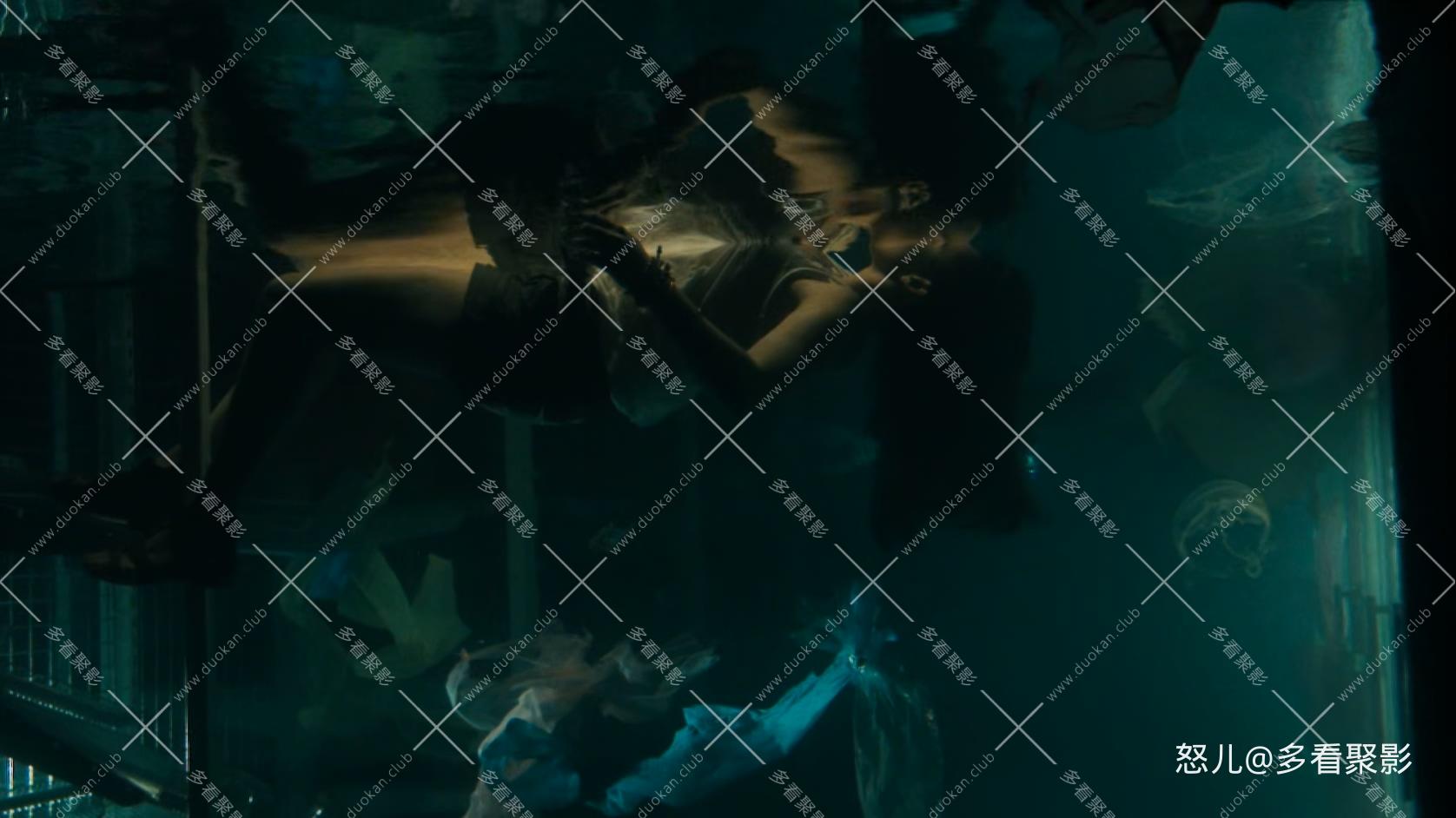 大海啸之鲨口逃生.Bait.2012.1080p.BluRay.x265.2audio-RARBG (1).mkv_20260305_104232.884.jpg