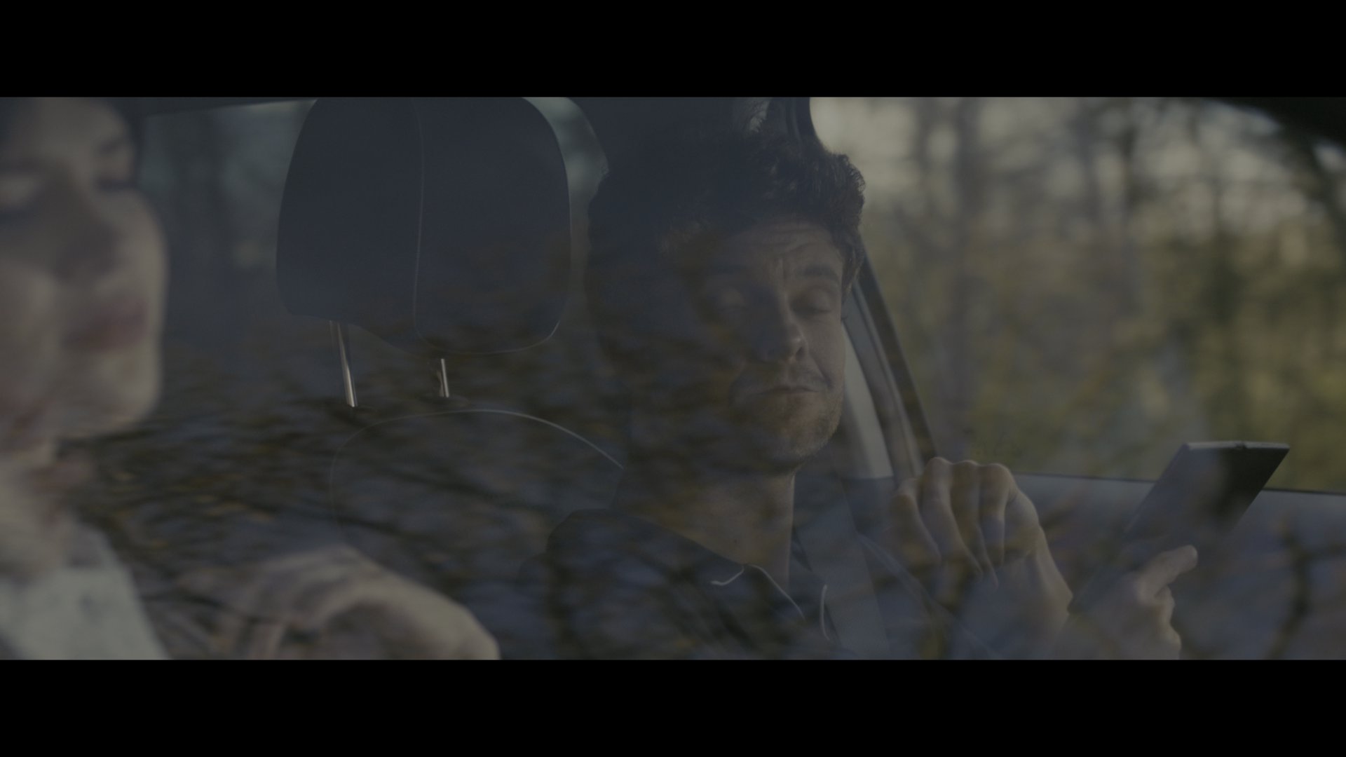 完美伴侣 (2025).mkv_000239.928.png