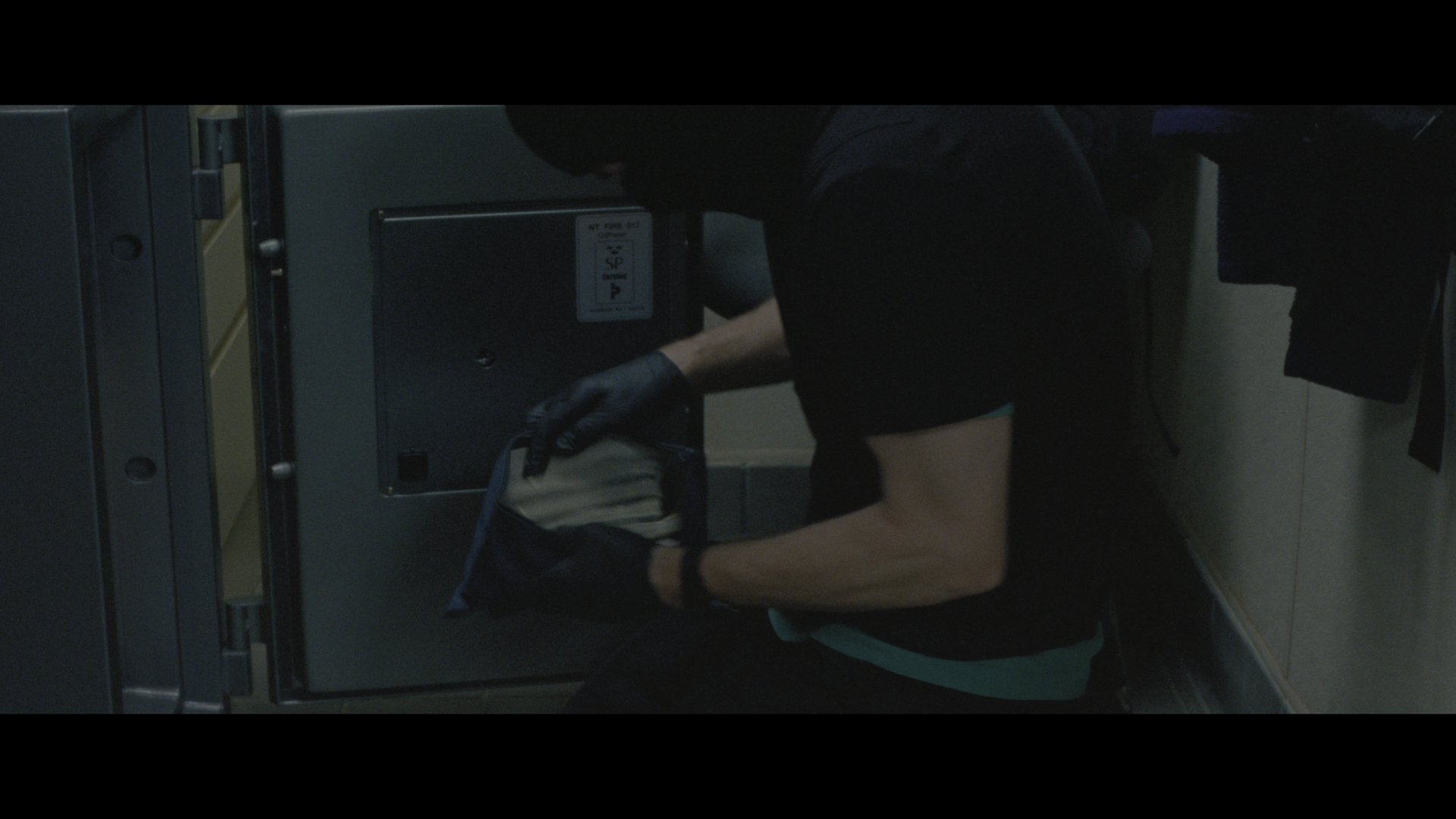 屋顶人 (2025) [tmdb=1242419].mkv_000422.981.png