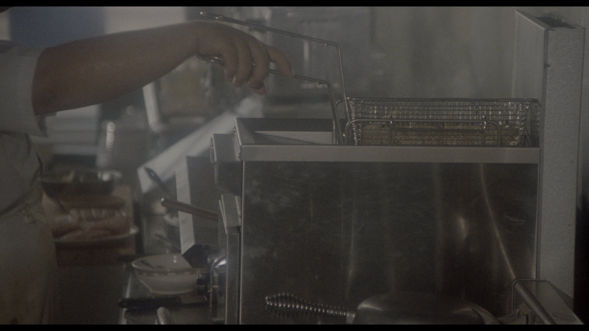 体热 (1981) [tmdb=14412].mkv_000517.989.png