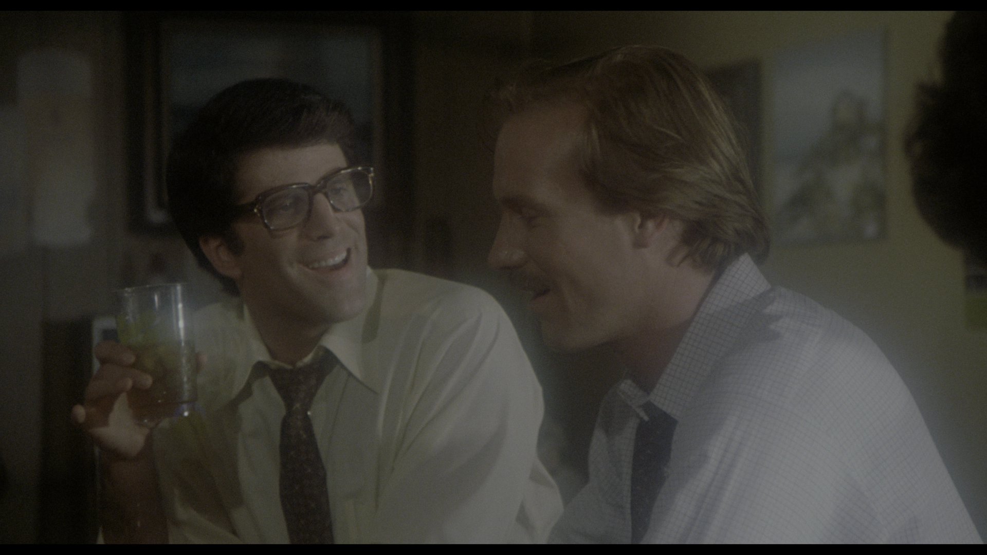 体热 (1981) [tmdb=14412].mkv_000526.267.png