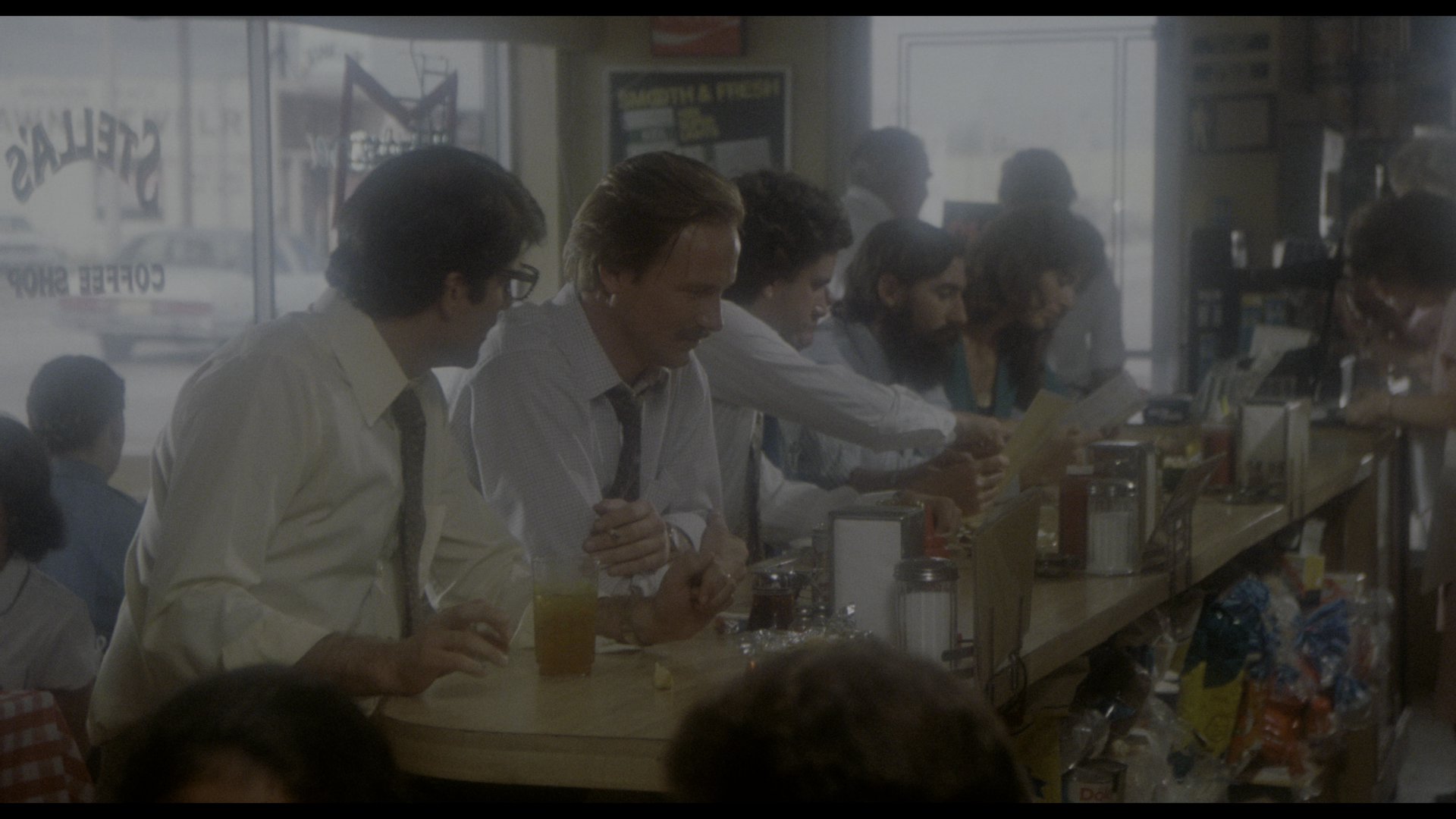 体热 (1981) [tmdb=14412].mkv_000539.475.png